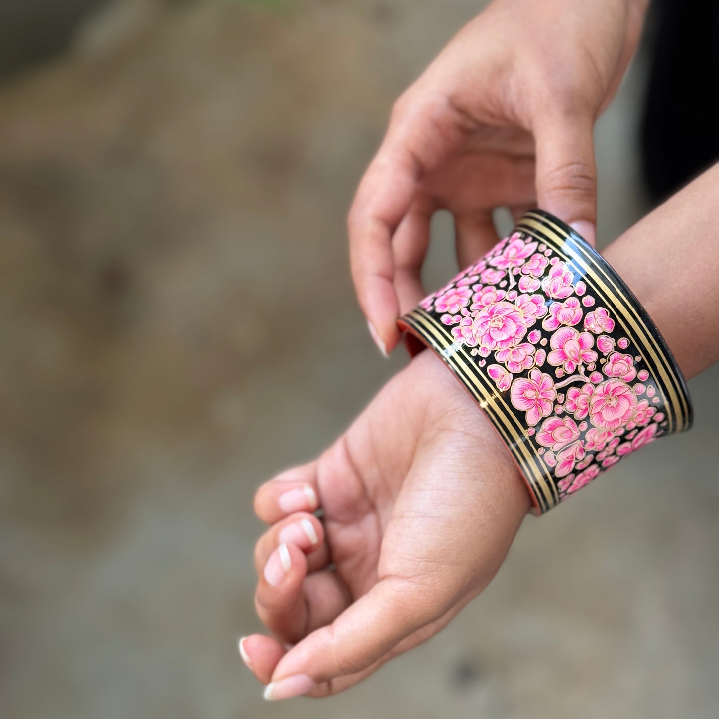 A LITTLE BENT NAQQASH pink, florals