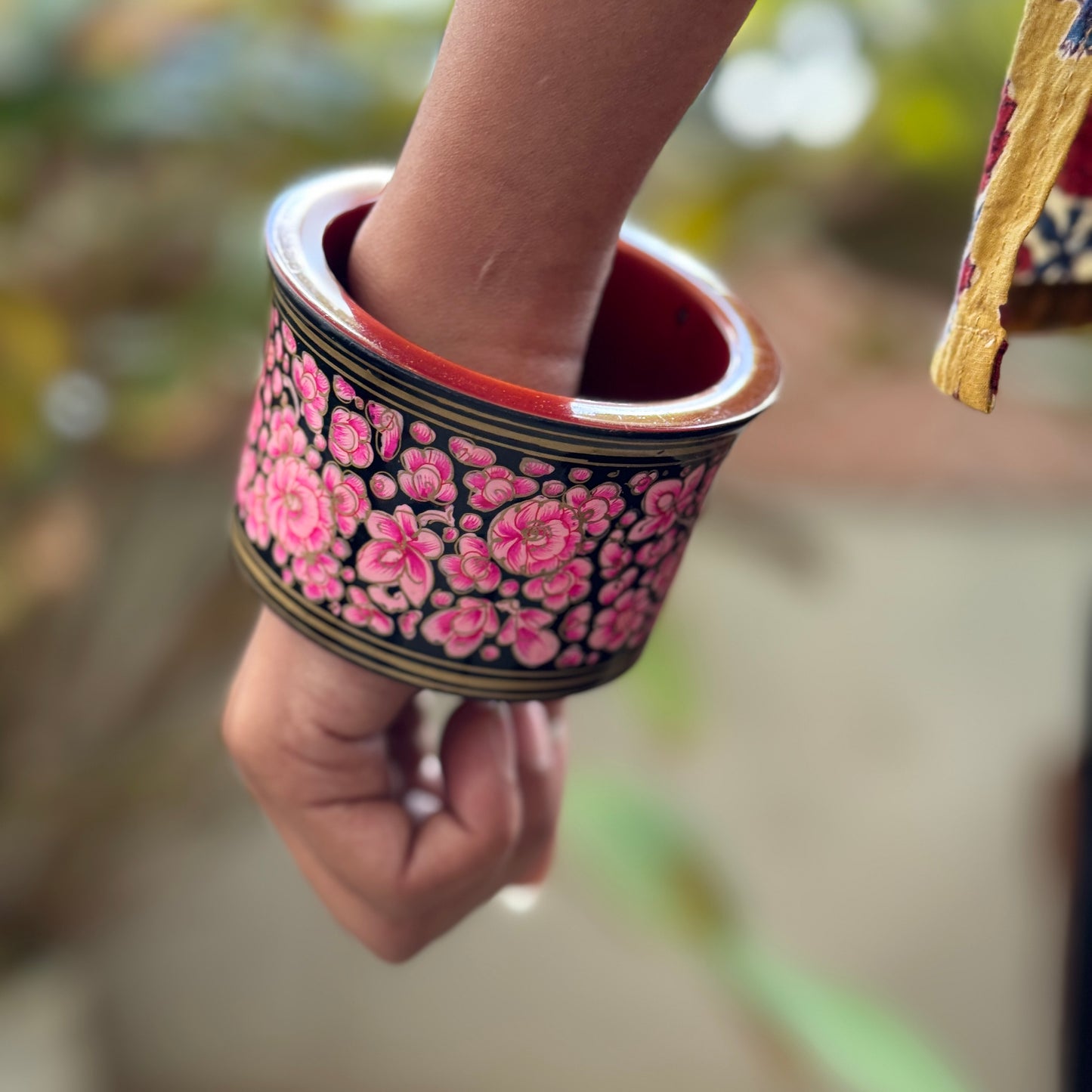 A LITTLE BENT NAQQASH pink, florals