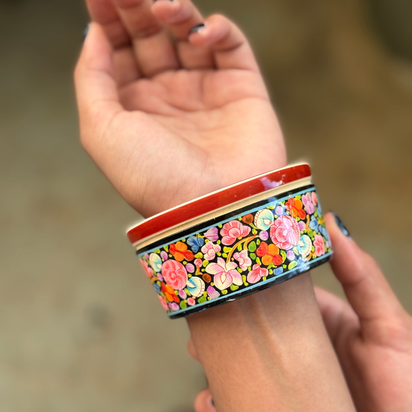 TRAPEZIUM NAQQASH red florals/2.6