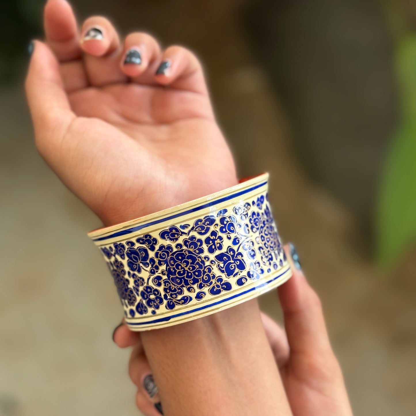 A LITTLE BENT NAQQASHI blue-white