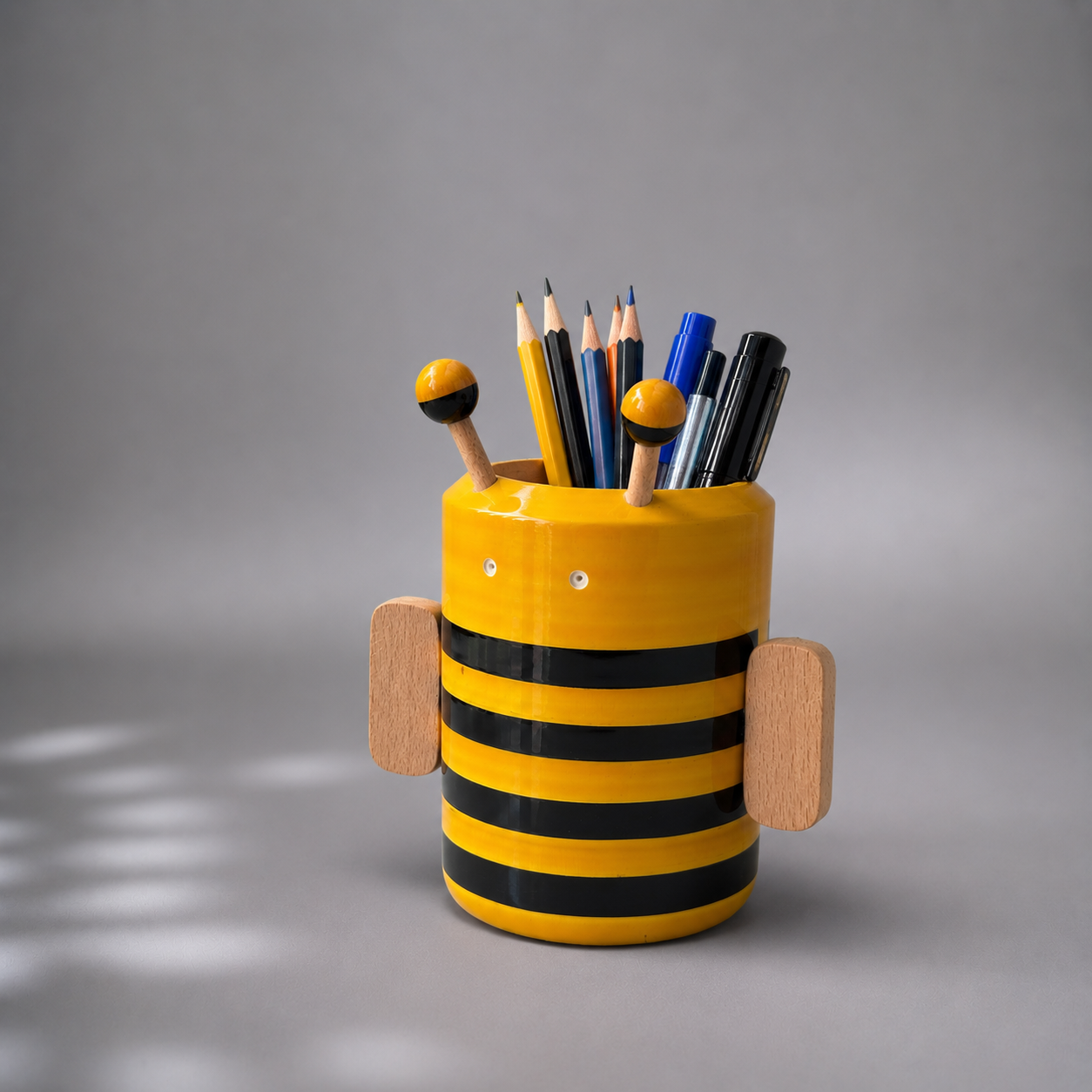 BUMBLEDORE PENSTAND