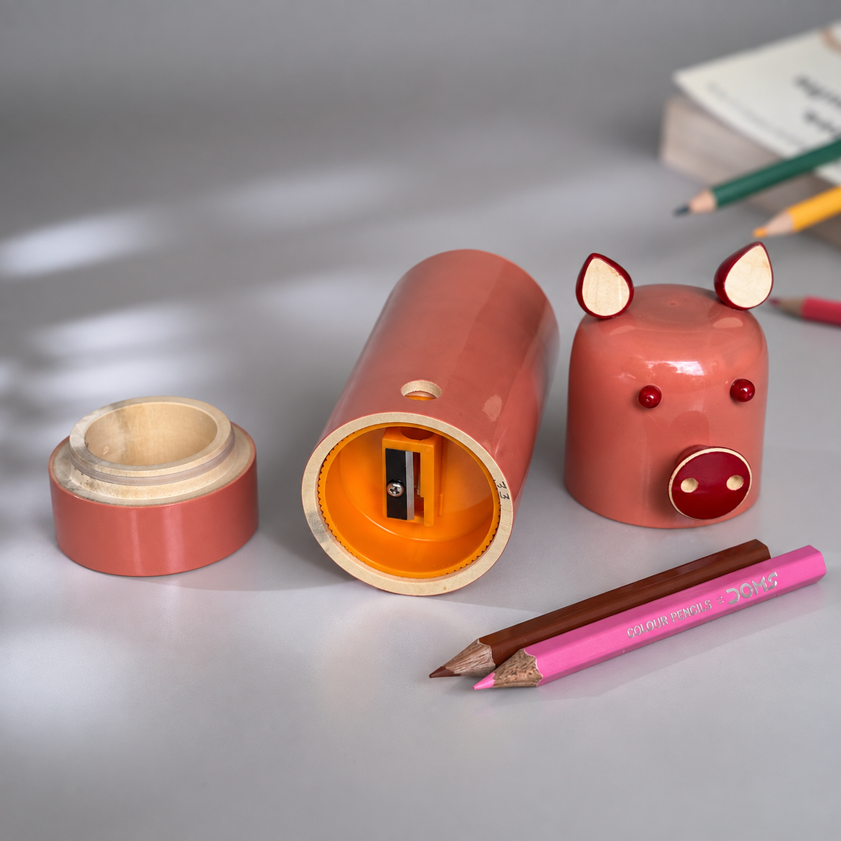 PINK OINKSTON COLOURING BOX