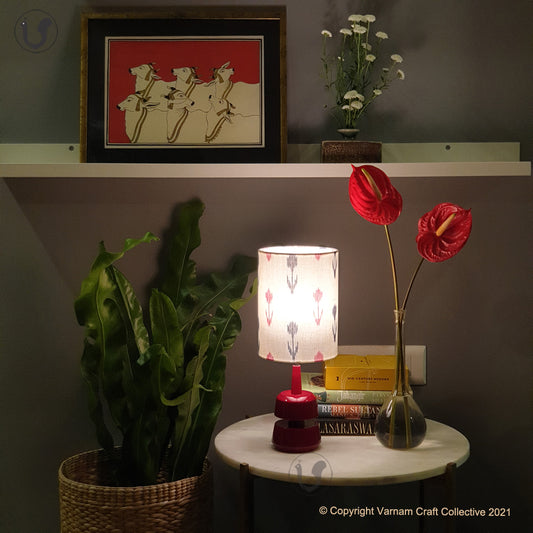 MINI TRIKONE Red ~ 6X8" GREY RED ARROWS IKAT