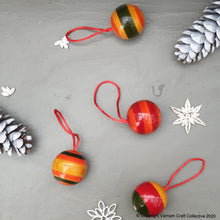 Load image into Gallery viewer, 4 XMAS BAUBLES
